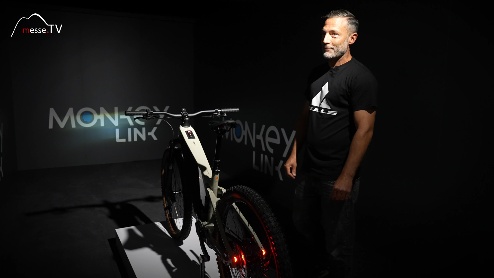 Fahrradlicht folgt Lenker EUROBIKE 2024