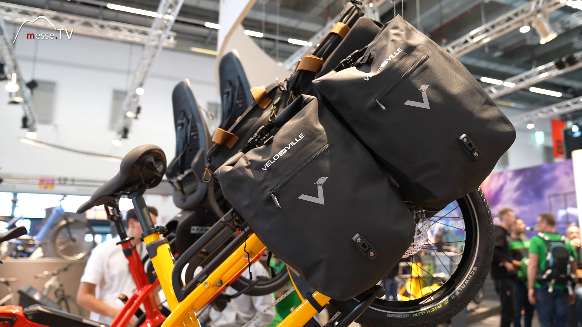 Individuelles E Bike zwei Kindersitze Fahrradtaschen EUROBIKE 2024