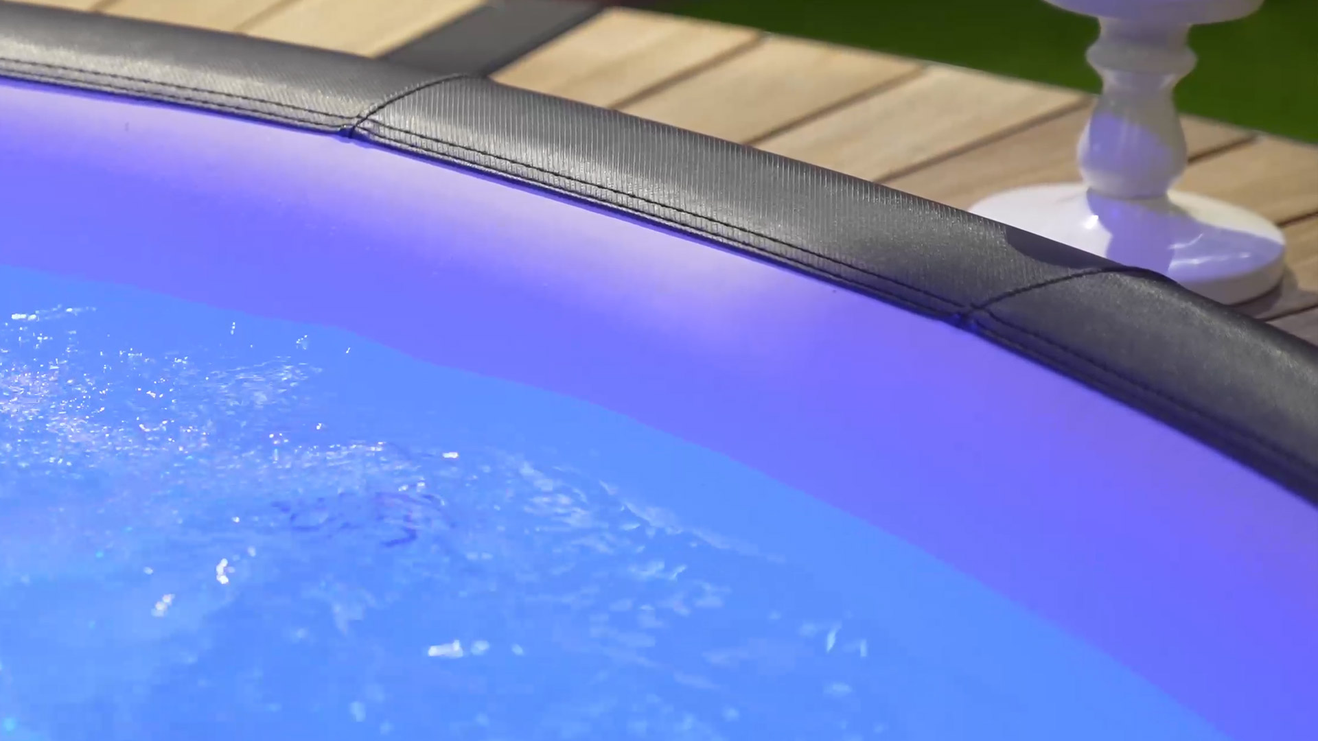 Robustes Material aus Hochseeyachtbau UV Schutz Whirlpool Softub