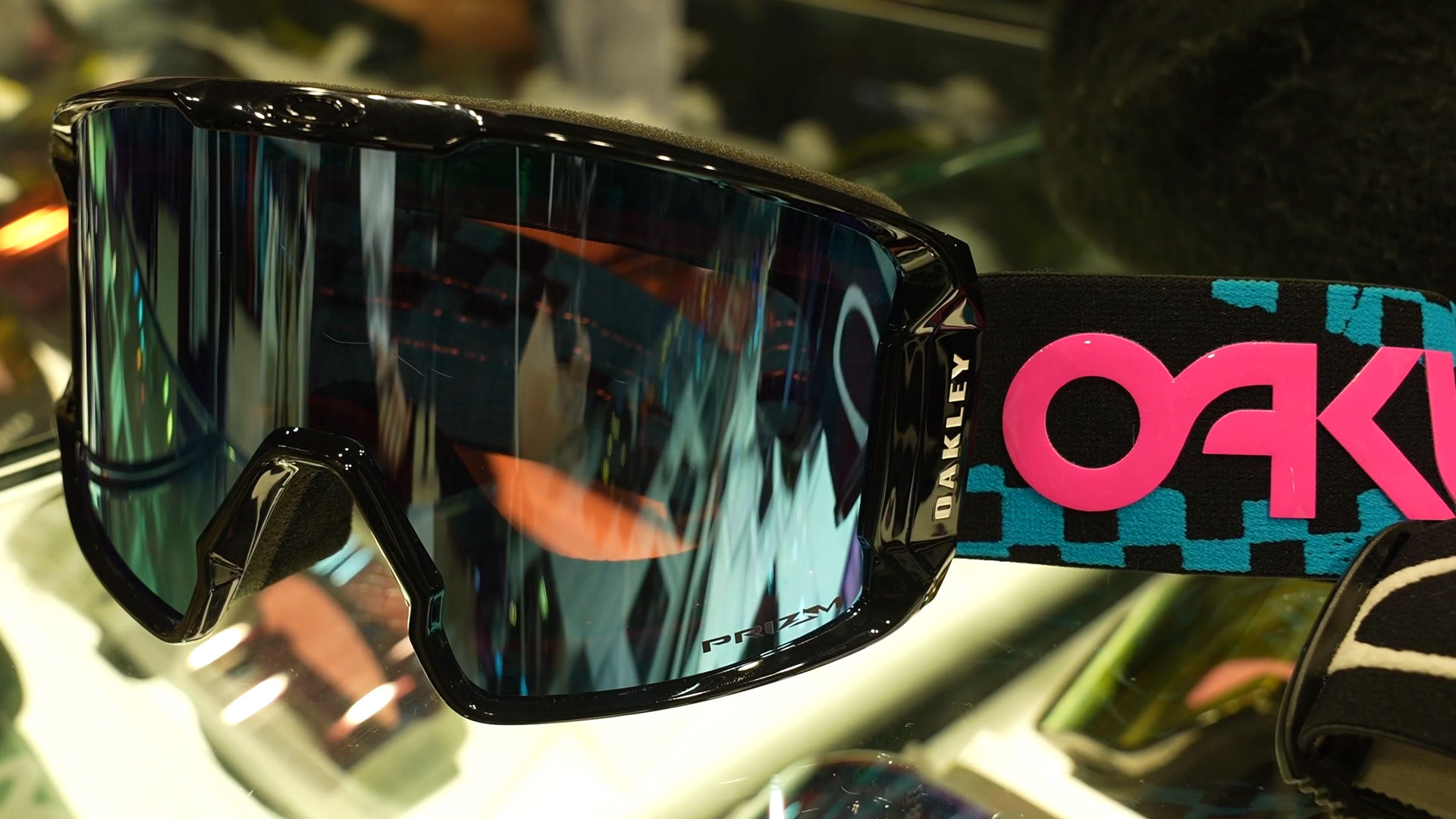 Oakley sunglasses and lifestyle products Messe.TV