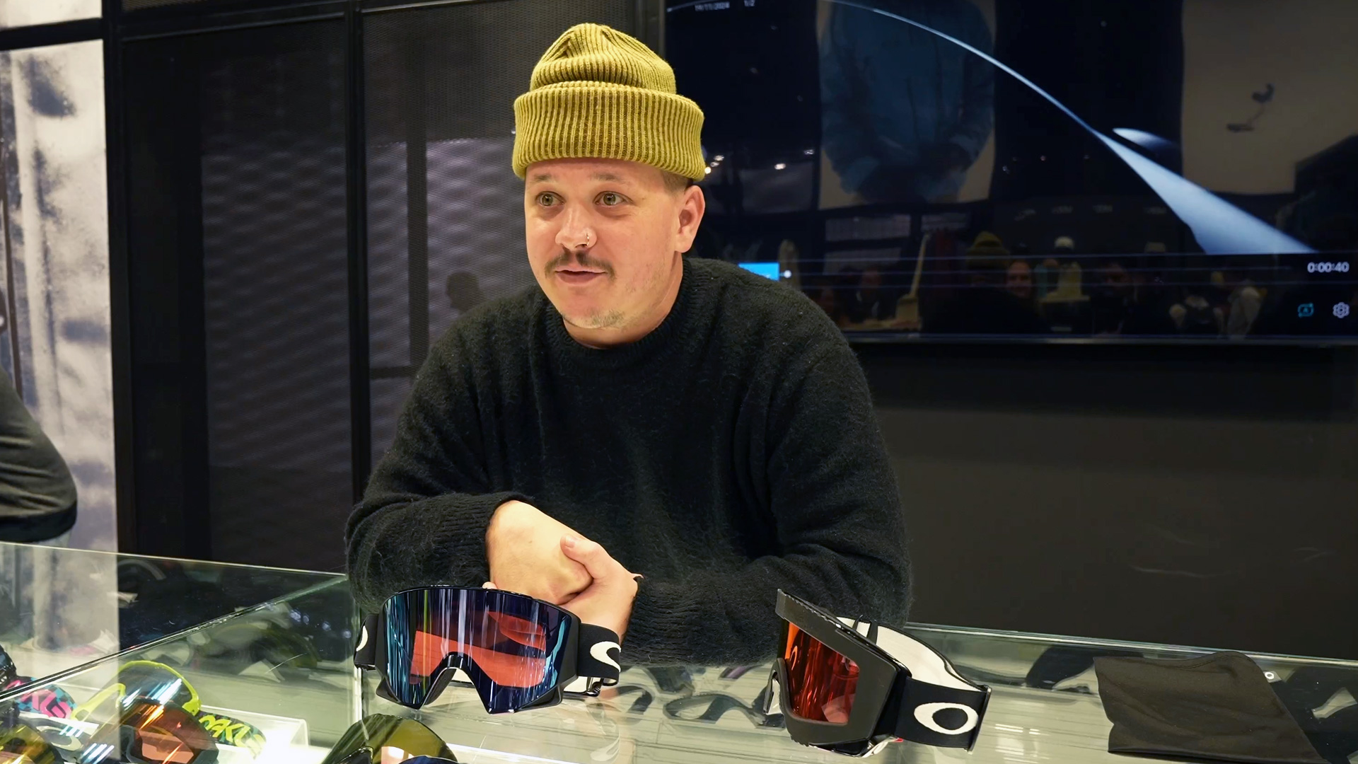 Interview Oakley Skibrille Flow Scape Stefan Lindner ISPO 2024 Messe Muenchen