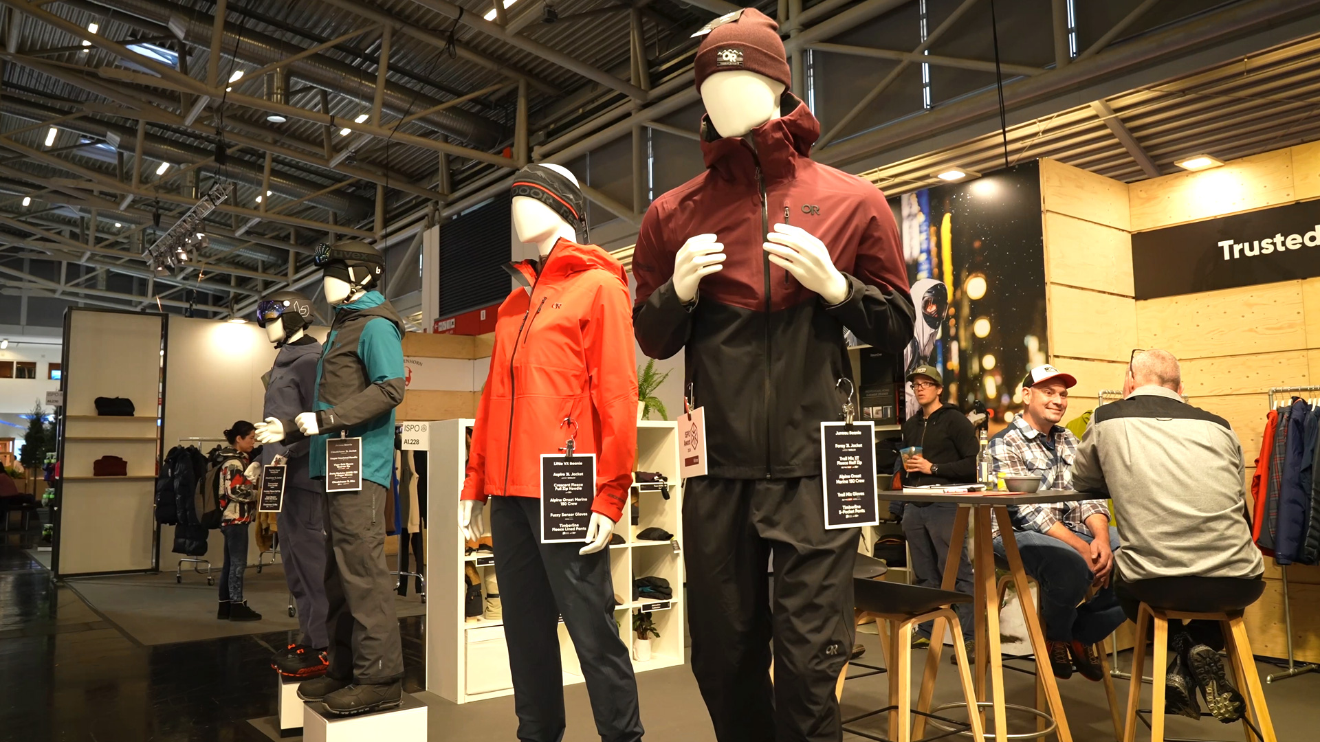 klimaneutrale Outdoor Jacke ISPO AWARD Gewinner 2024 Outdoor Research