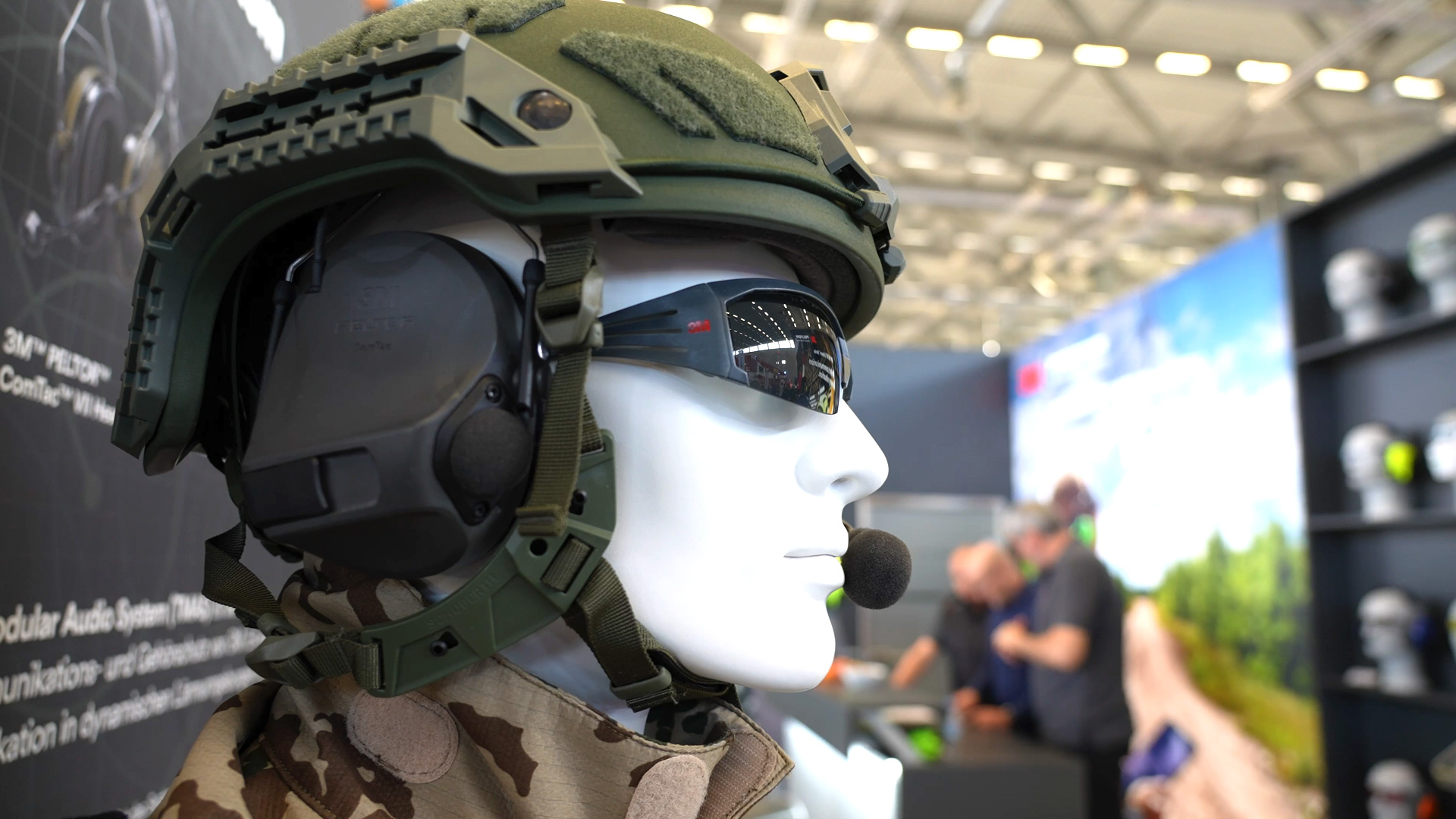 Headset fuer das Tragen unter militaerischen Helmen 3M mit Scharfschuetzenfunktion