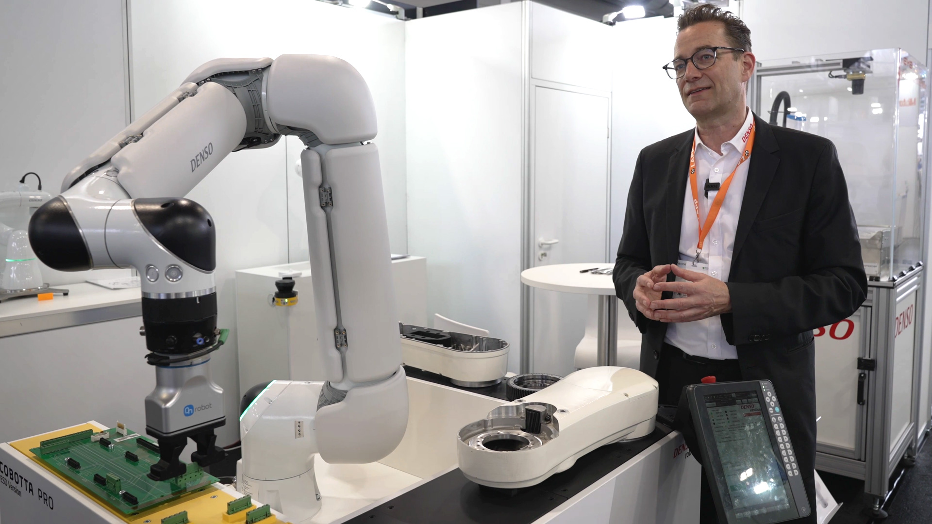 Interview DENSO kollaborative Roboter Carsten Busch all about automation 2025