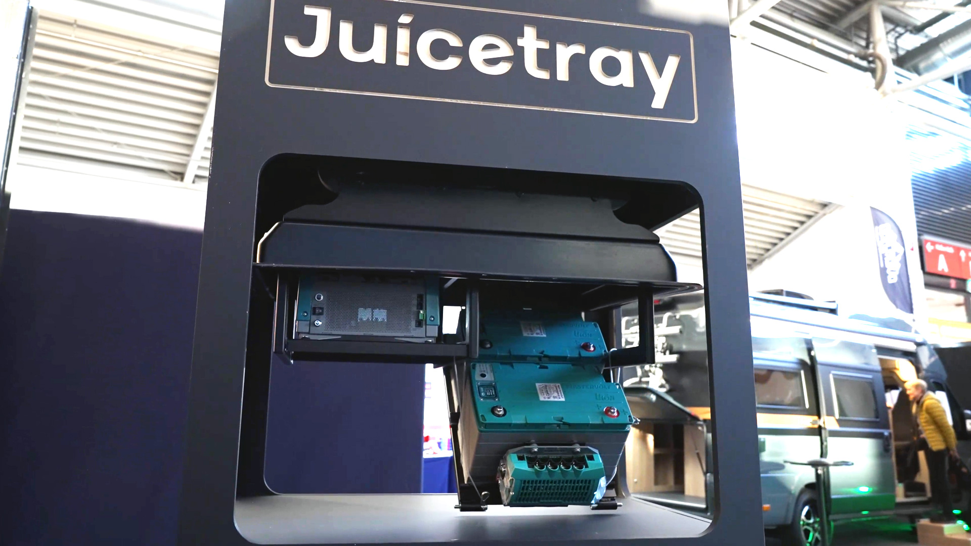 Wohnmobil Stromversorgung unter dem Fahrzeug Juicetray