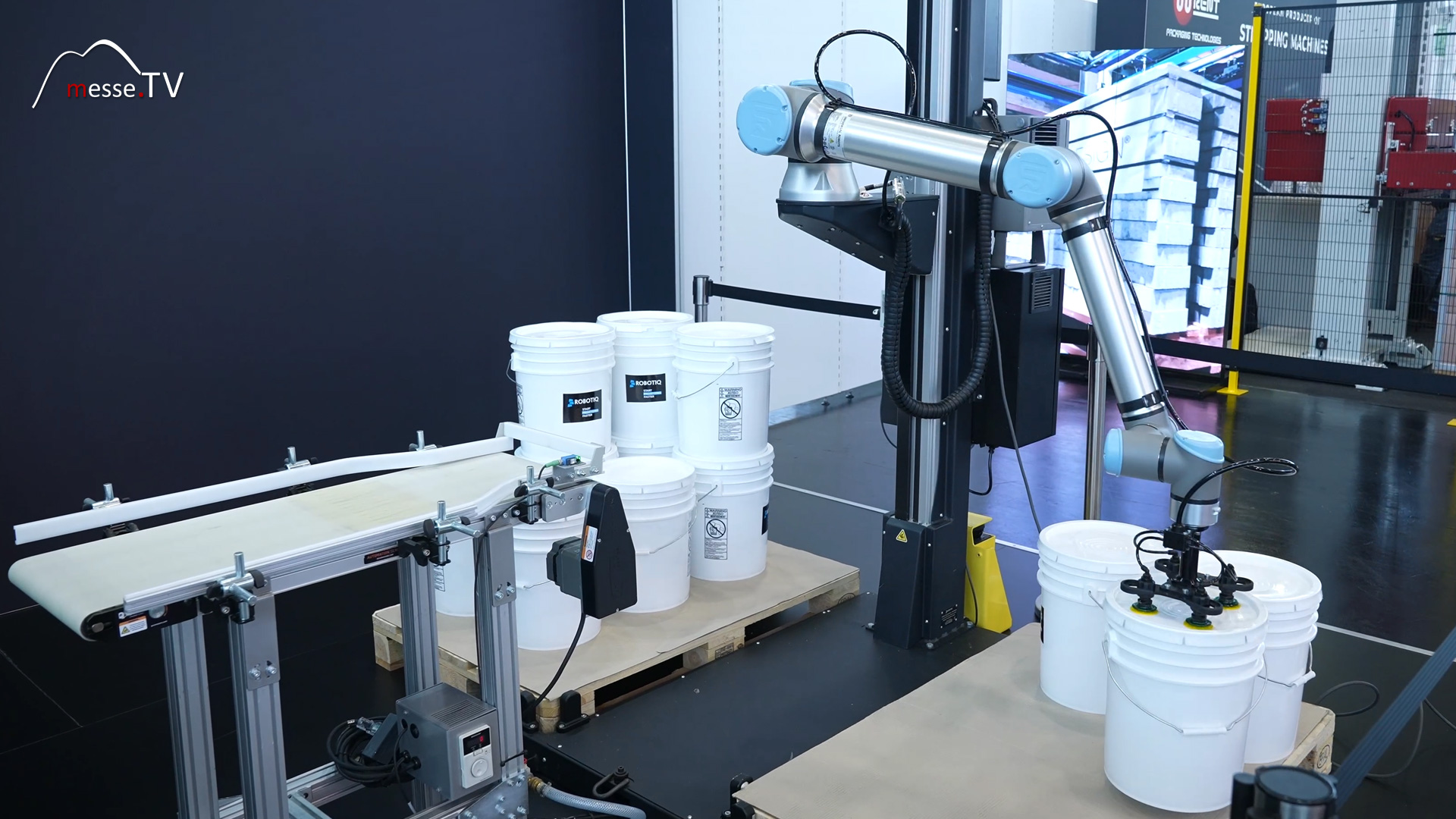 lightweight robots automation palletizing efficiency packaging robotiq fachpack 2024