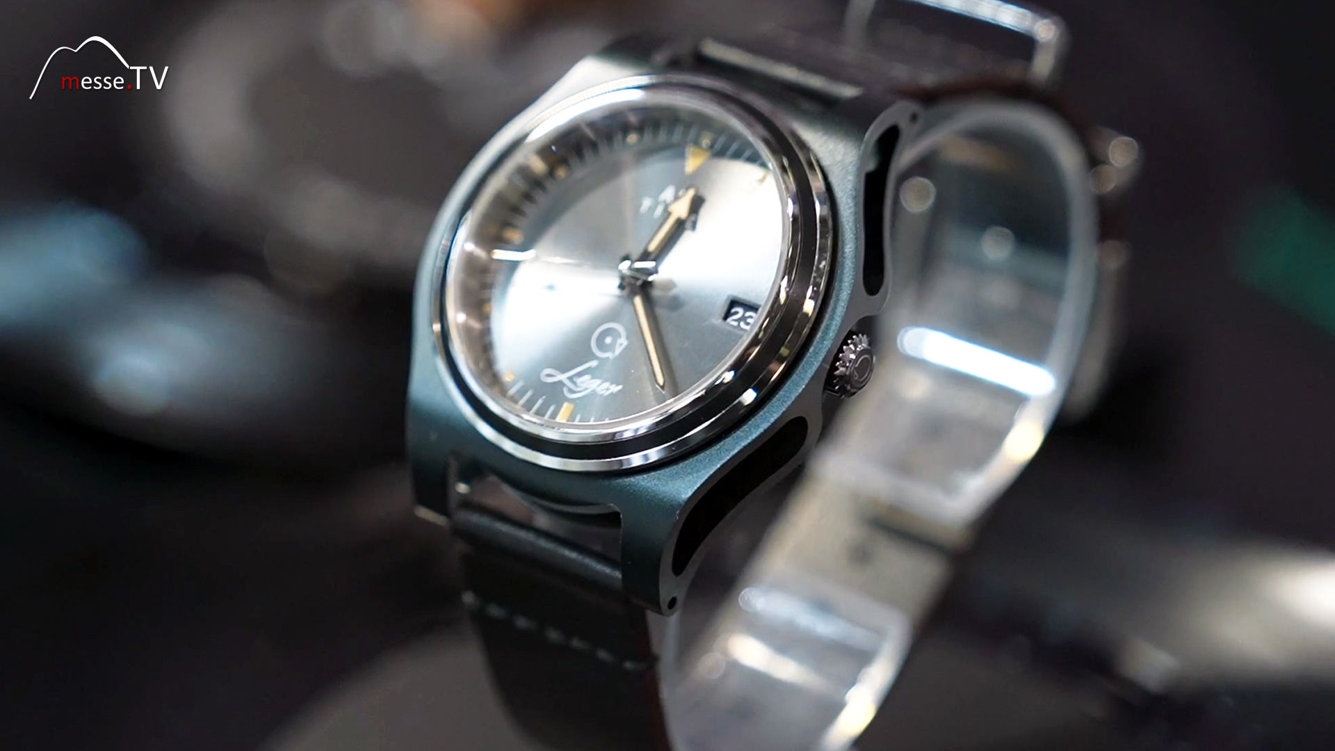 aluminum wristwatch casual