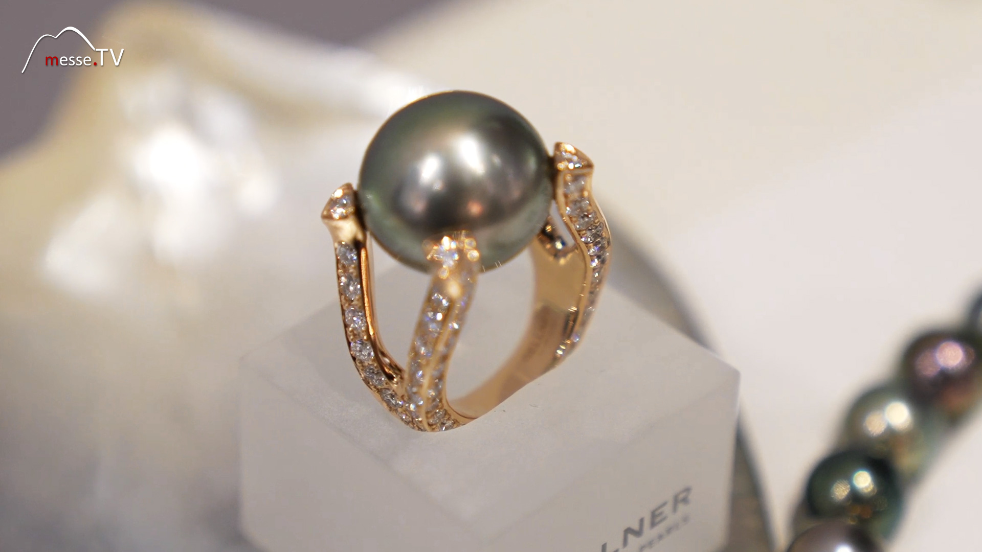 diamond ring with 19mm marutea cultured pearl