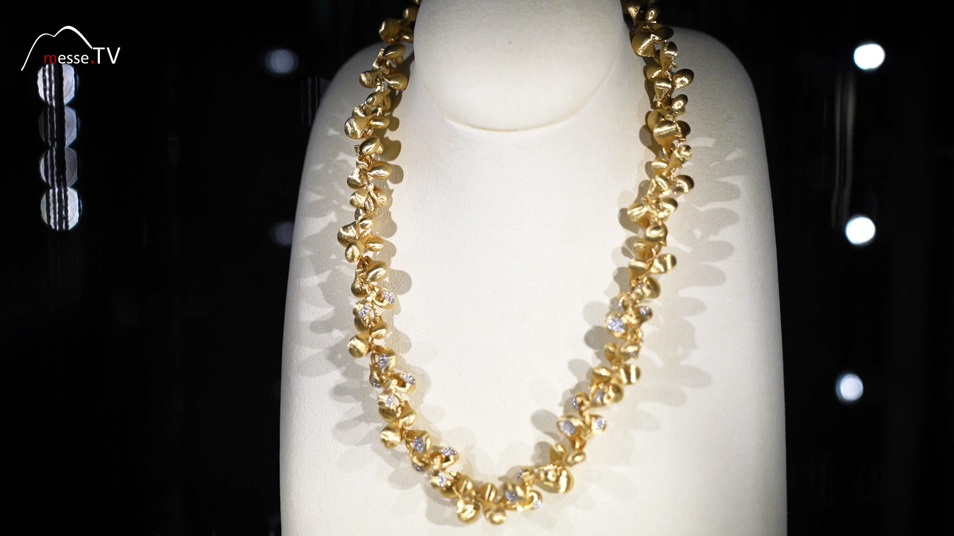 gold necklace with diamonds inhorgenta 2024