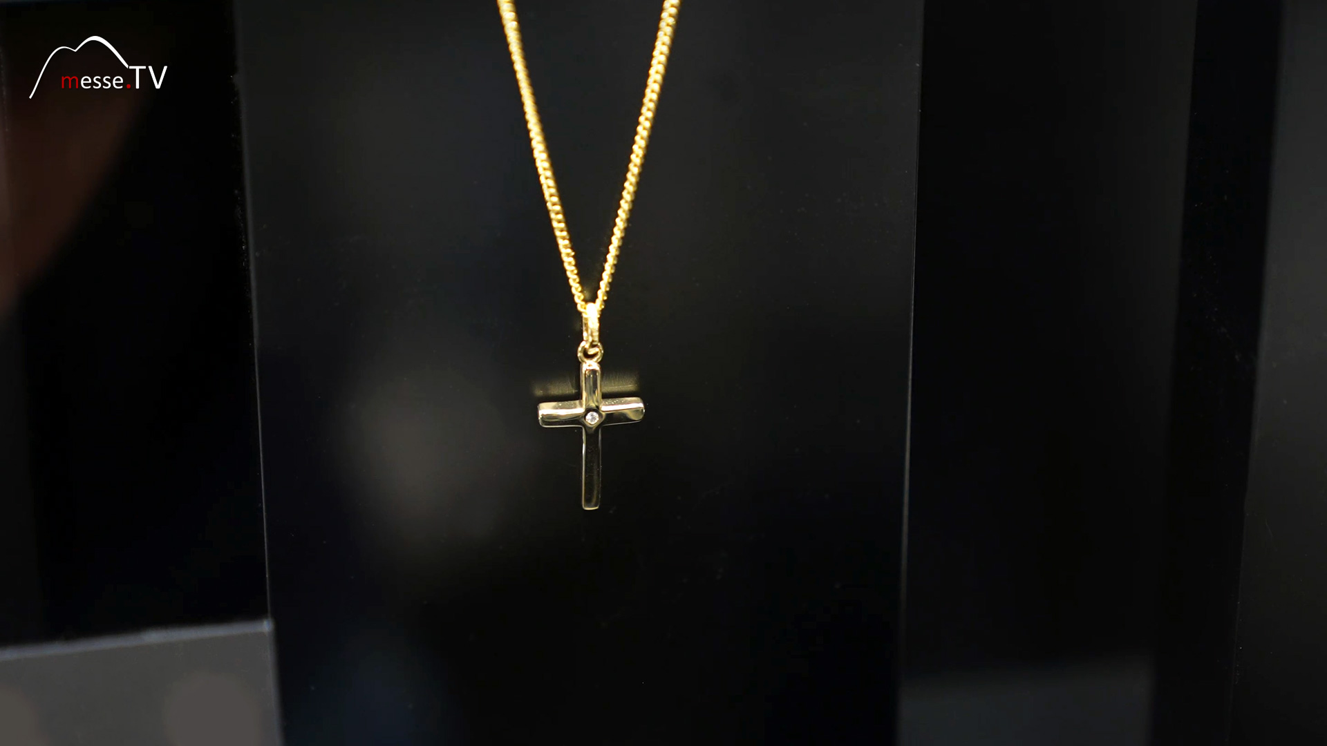 laboratory grown diamond cross gold chain inhorgenta 2024