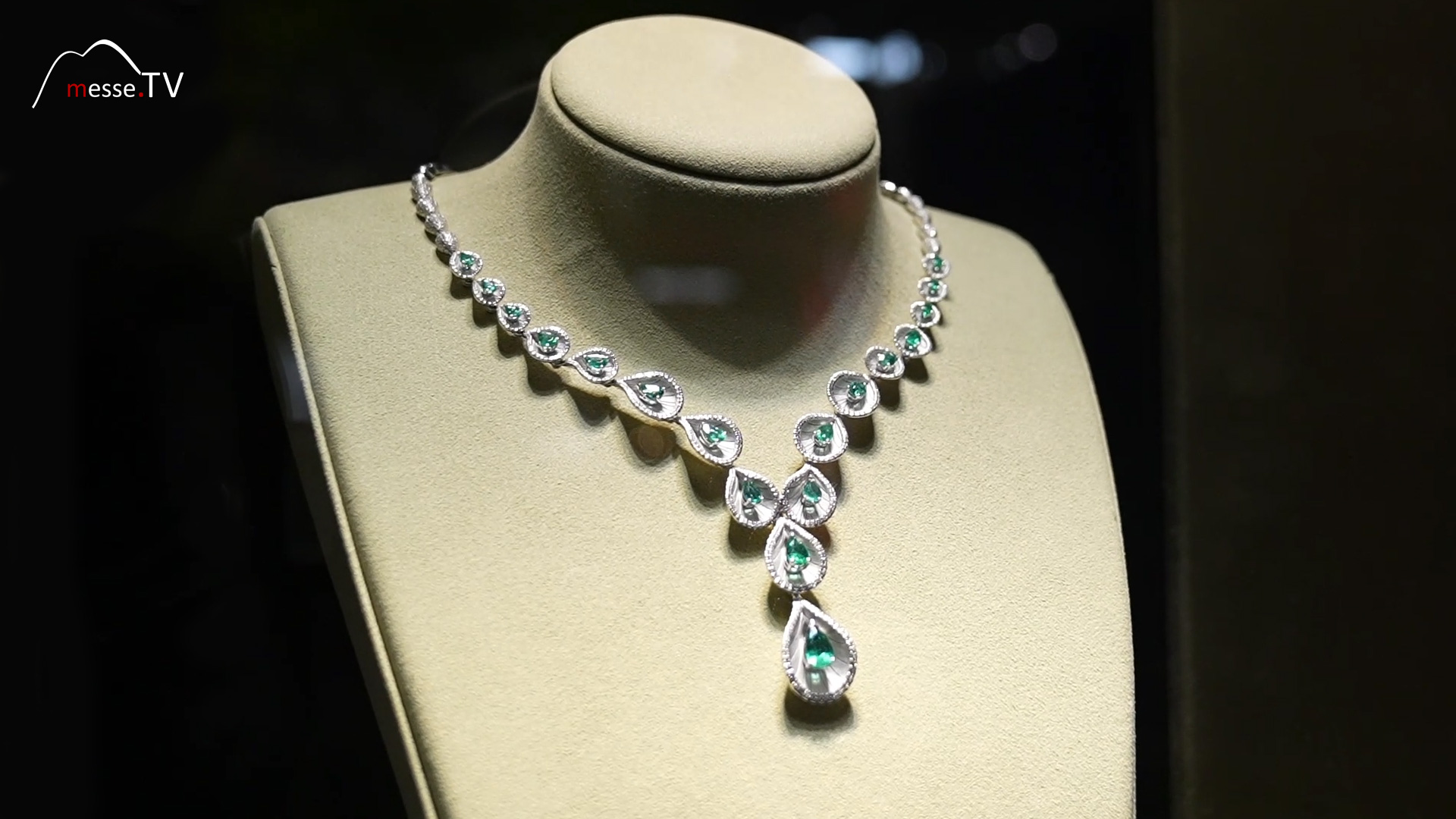 premiere emerald collier curved drops inhorgenta 2024