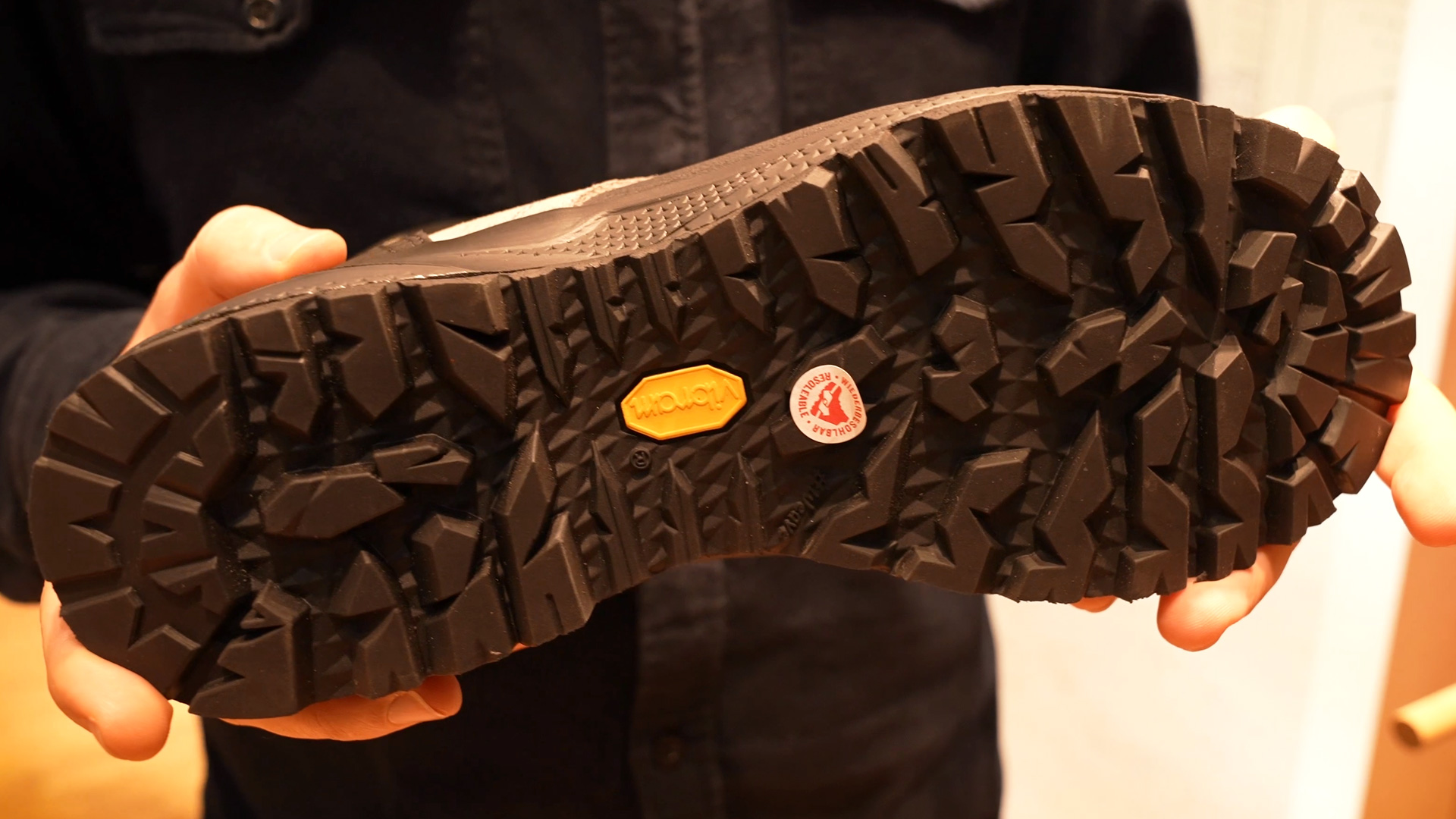 innovative winter boot anvik vibram sole hanwag