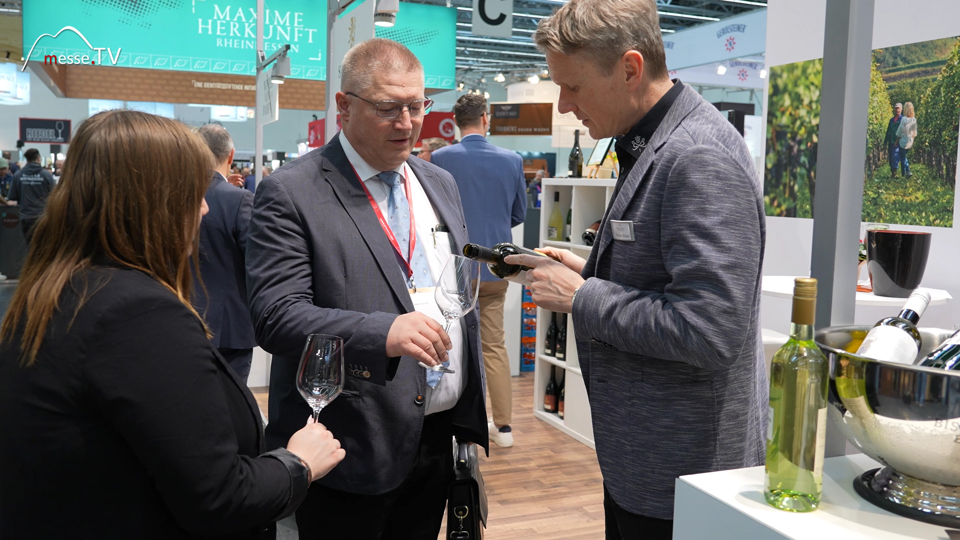 wine tasting at bischoffinger prowein 2024