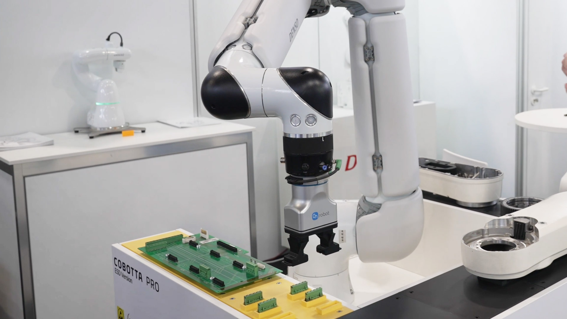 collaborative robot denso cobotta pro