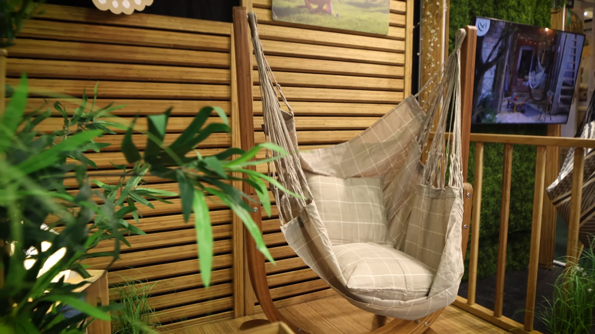 hanging chair with frame la siesta