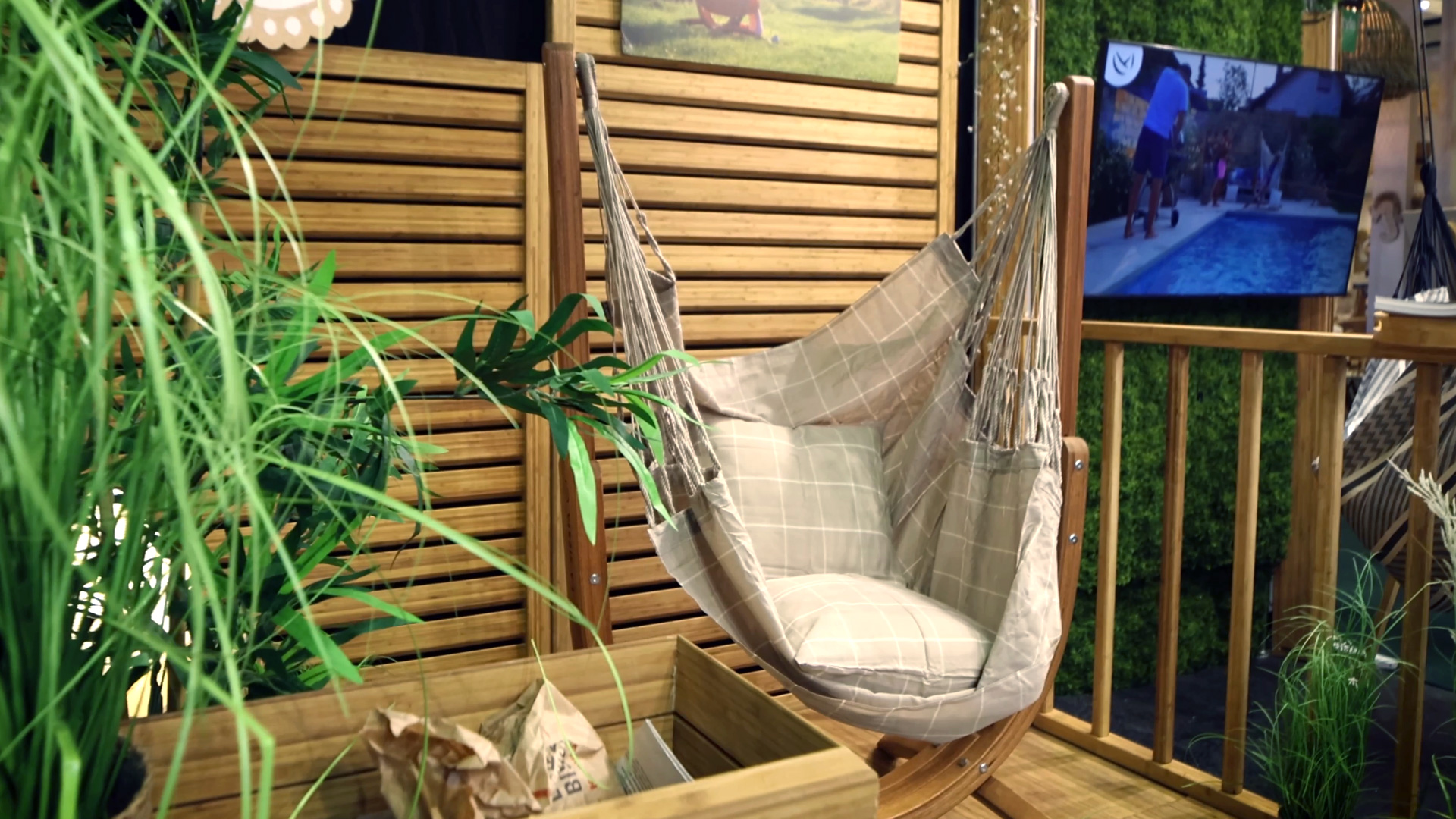 hanging chair with frame la siesta ambiente 2025