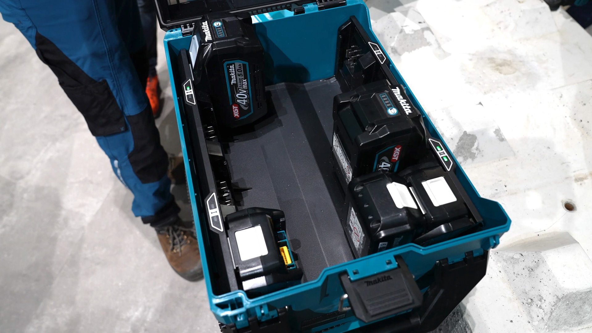 makita charging case 40 volt rechargeable battery technology