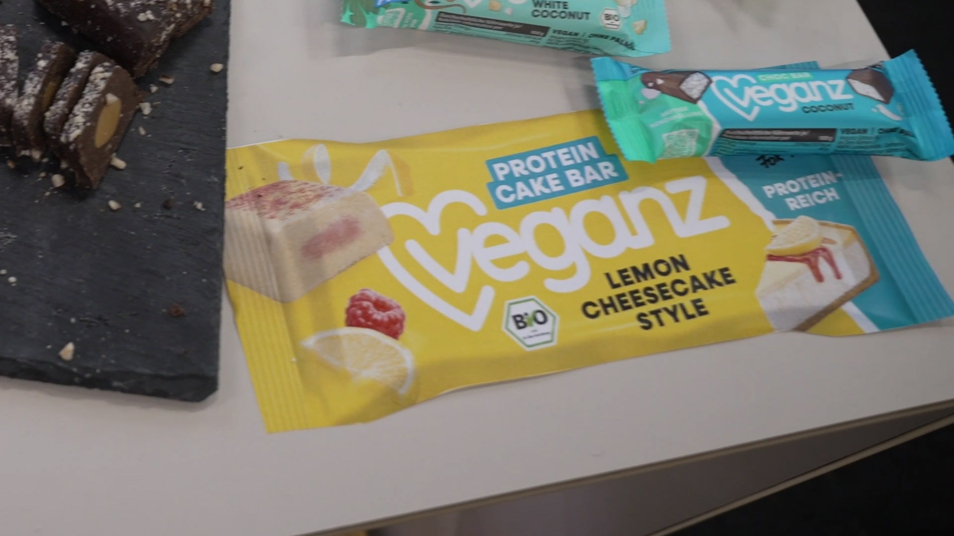 vegan cake bar lemoncheese protein bar